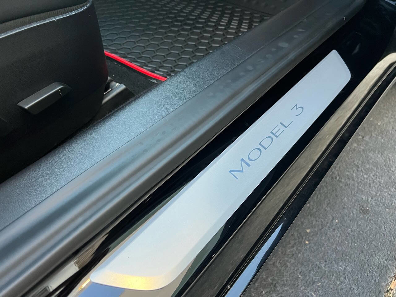 Used 2018 Tesla Model 3 Long Range AWD/4WD image 17