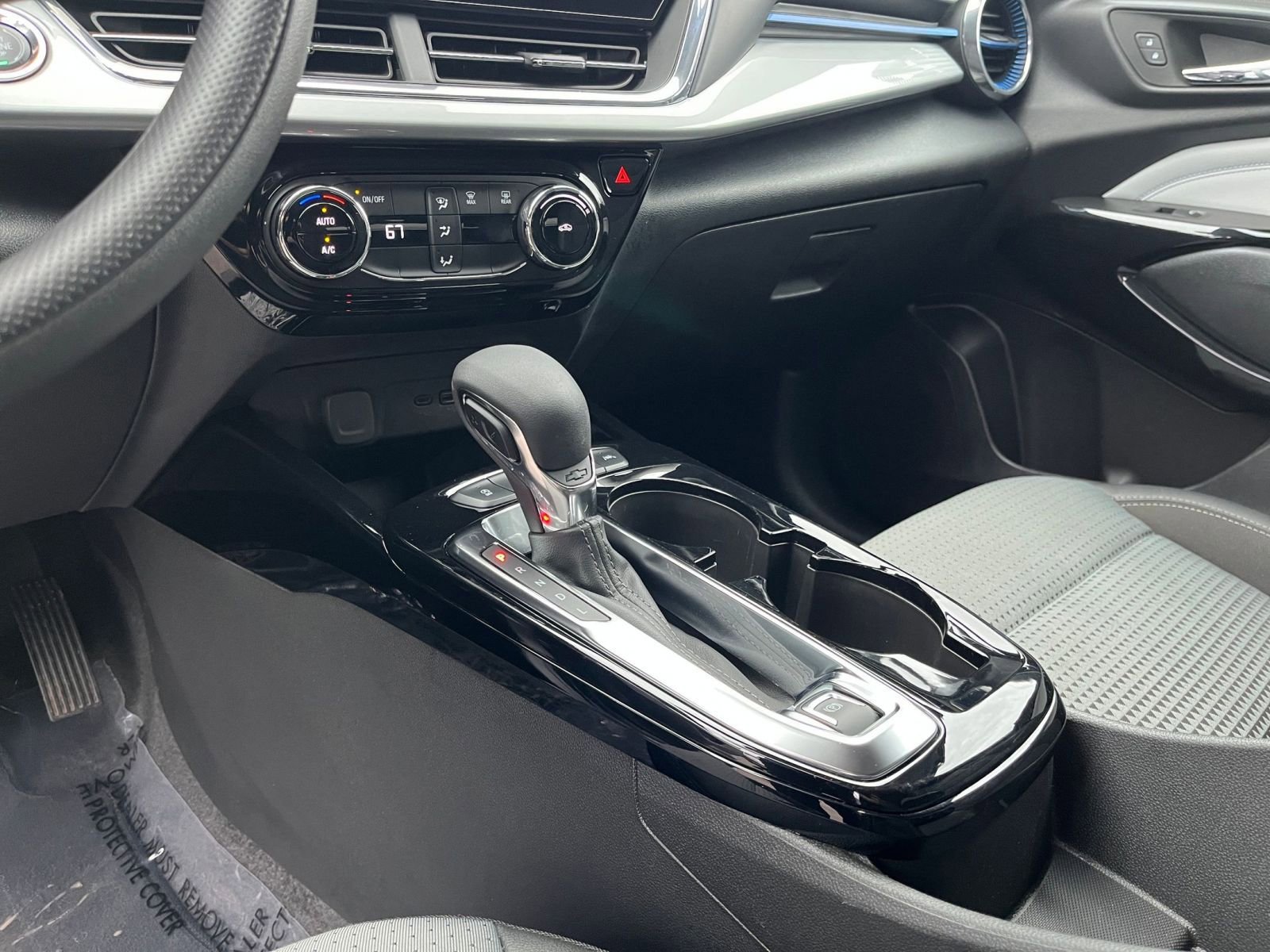 Used 2025 Chevrolet Trax LT FWD image 40