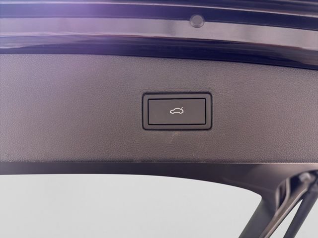 Certified 2022 Volkswagen Tiguan SE FWD image 38