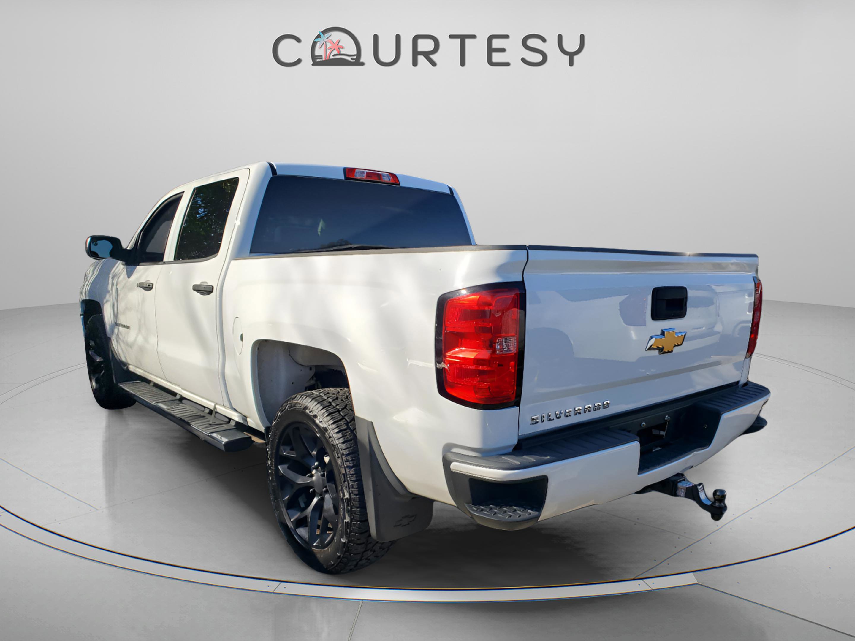 Used 2018 Chevrolet Silverado 1500 Custom w/ Custom Value Package image 2