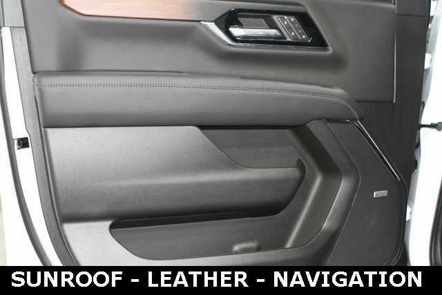 New 2025 GMC Yukon XL Denali w/ Sun & Power Step Package image 13