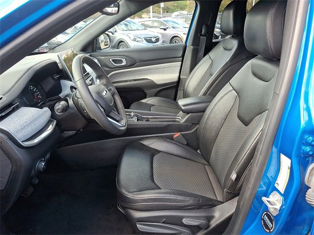 Used 2024 Jeep Compass Latitude image 10