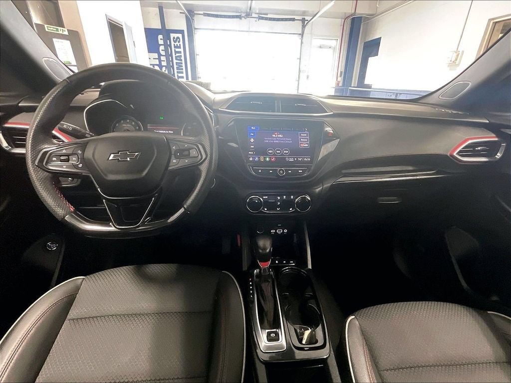 Used 2023 Chevrolet TrailBlazer RS w/ Sun and Liftgate Package AWD/4WD image 21