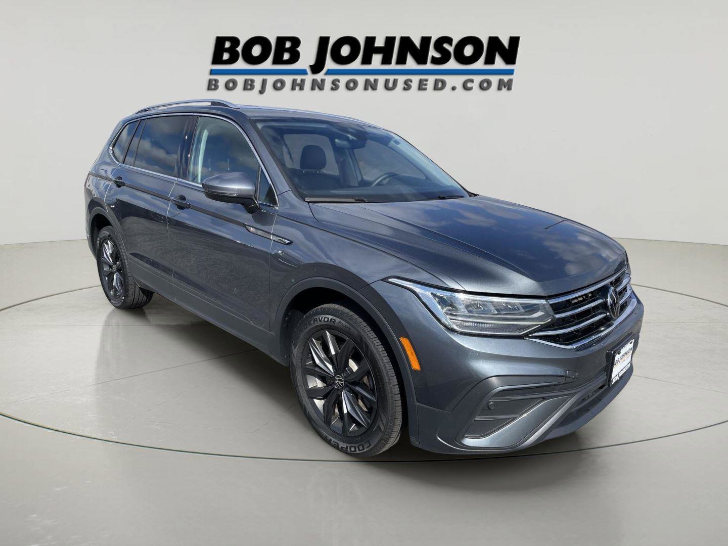Used 2023 Volkswagen Tiguan SE AWD/4WD image 1