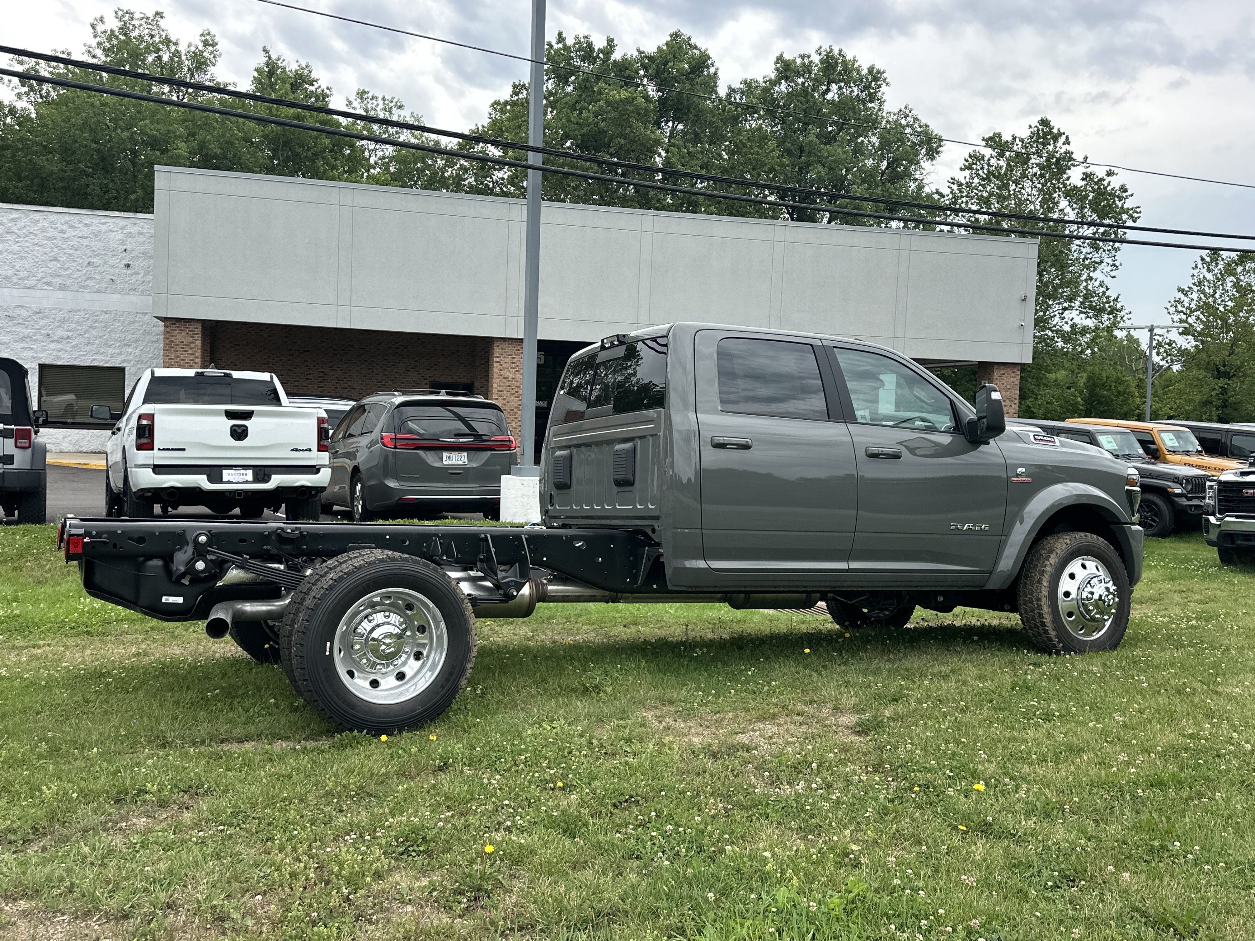 New 2026 RAM 5500 4x4 Crew Cab w/ Laramie Trim Package image 19