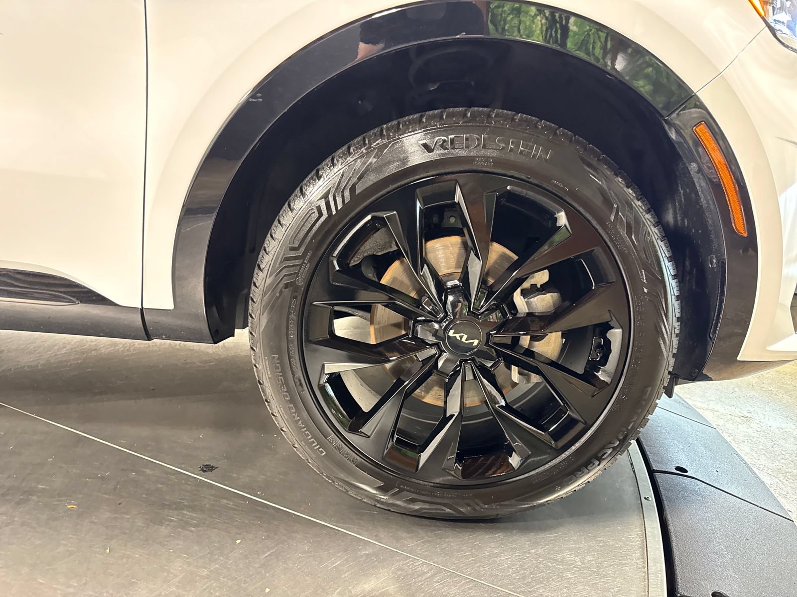 Certified 2023 Kia Sorento SX AWD/4WD image 14