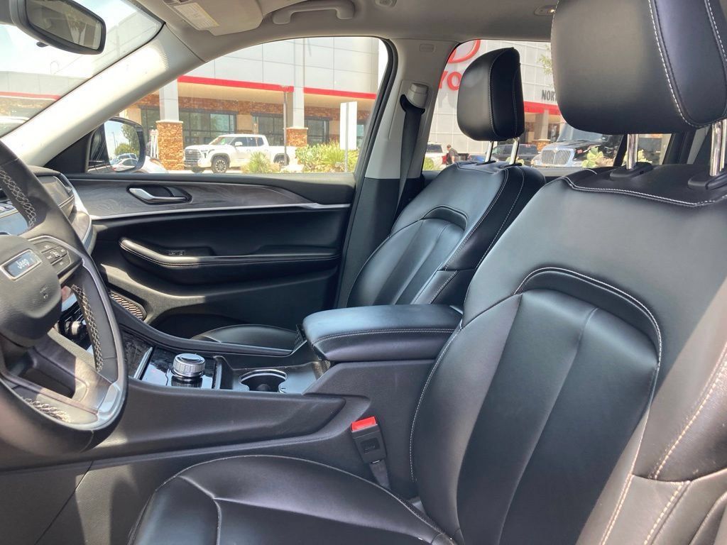 Used 2024 Jeep Grand Cherokee L Limited RWD image 10