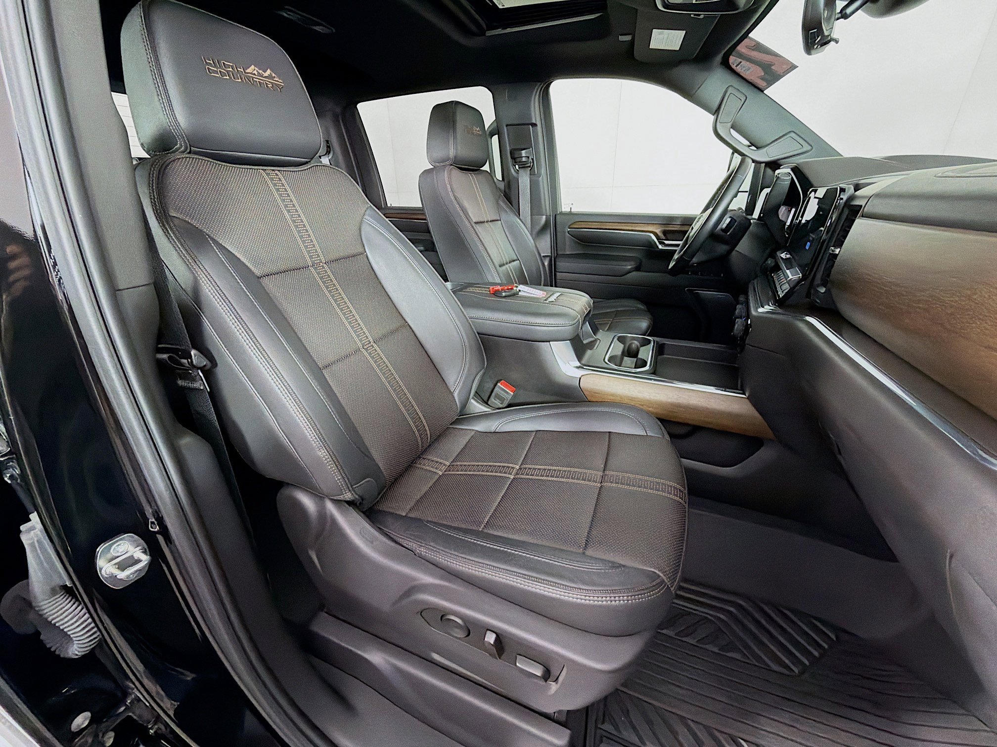 Used 2024 Chevrolet Silverado 2500 High Country w/ High Country Premium Package image 29