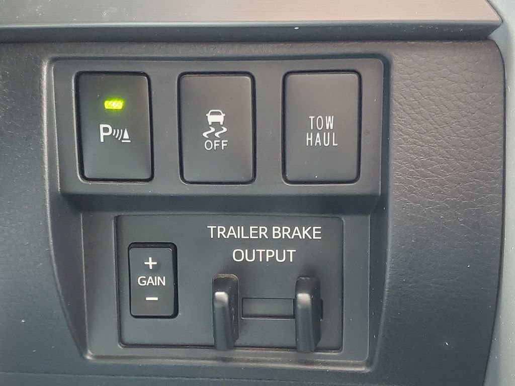 Used 2019 Toyota Tundra 4x4 CrewMax image 27