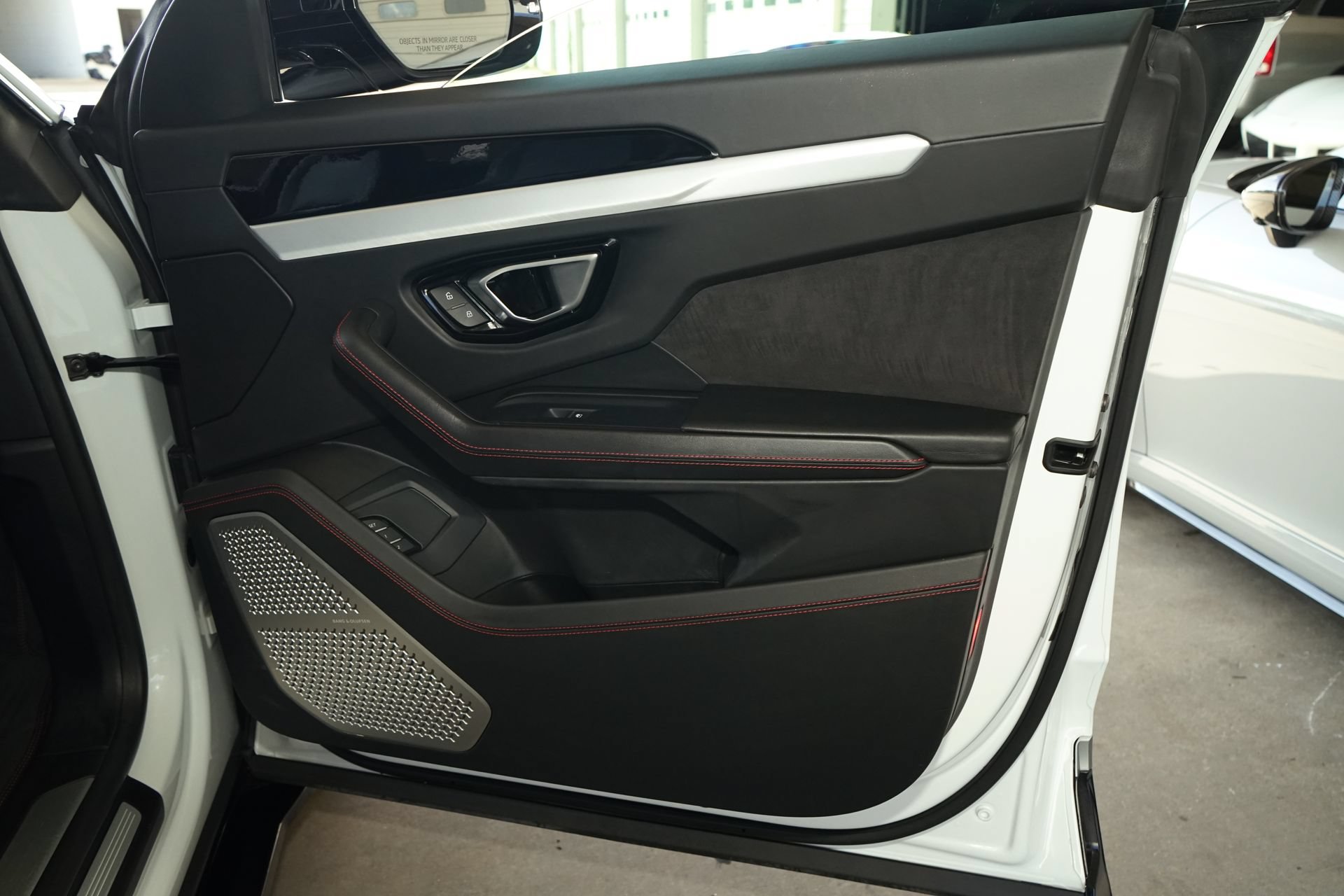 Used 2019 Lamborghini Urus AWD/4WD image 26