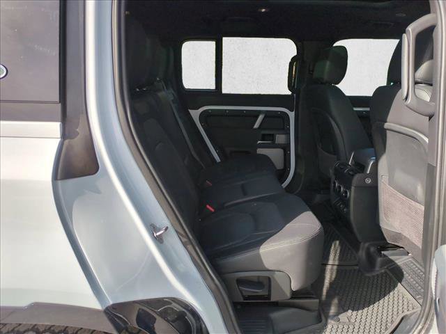 Used 2023 Land Rover Defender 130 X-Dynamic SE image 23