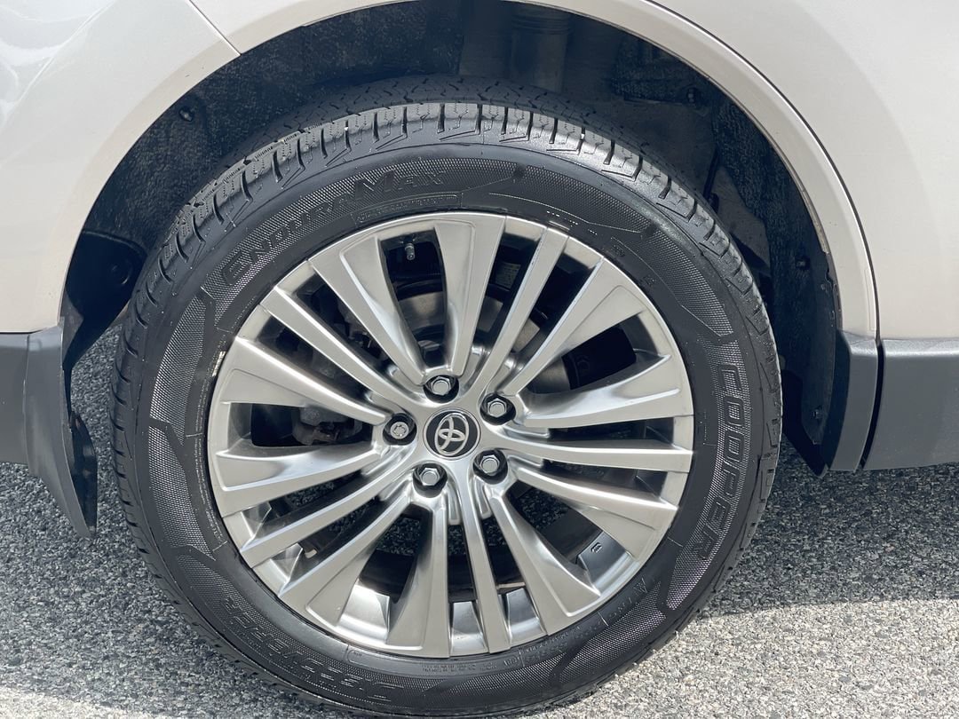 Certified 2023 Toyota Venza Limited AWD/4WD image 16