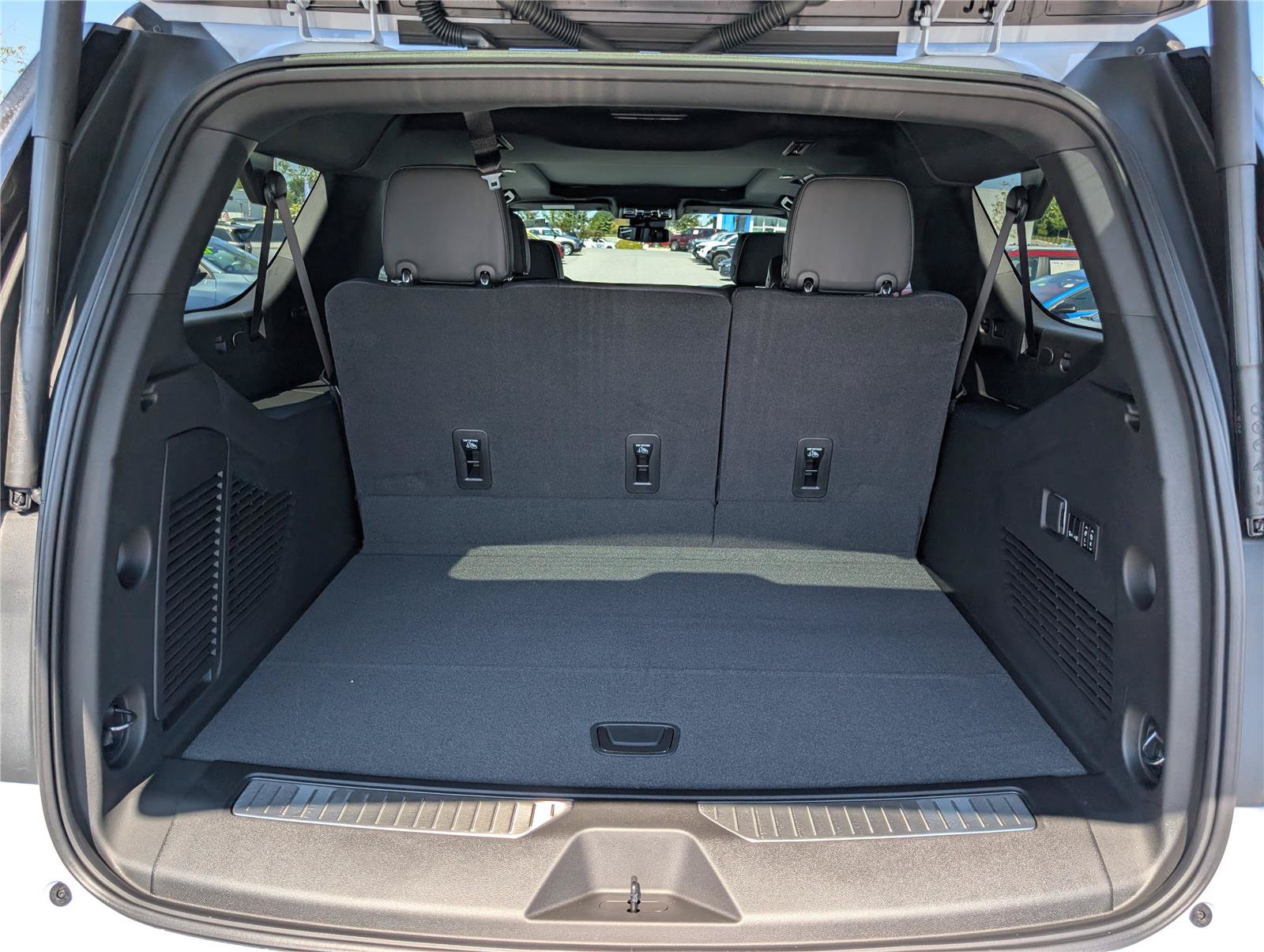 New 2026 Chevrolet Suburban Premier w/ Sun And Tow Package AWD/4WD image 10
