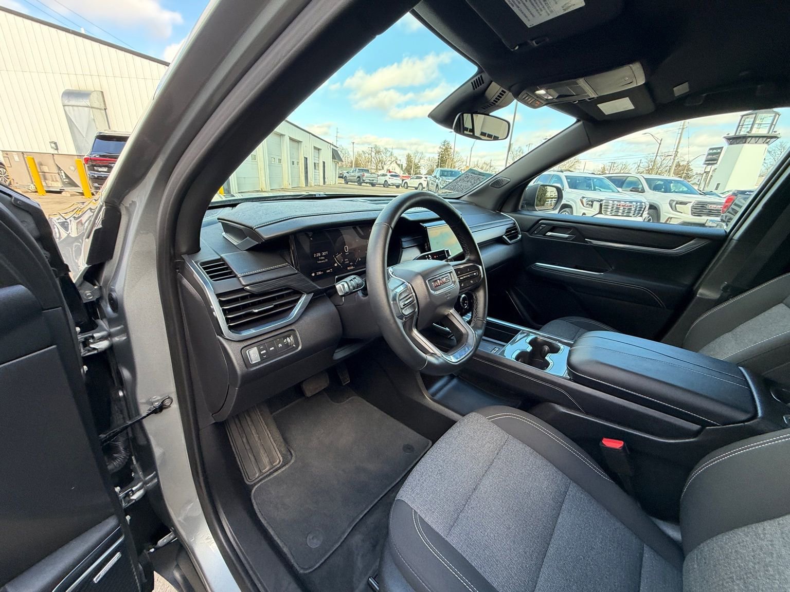 Used 2025 GMC Acadia Elevation image 10