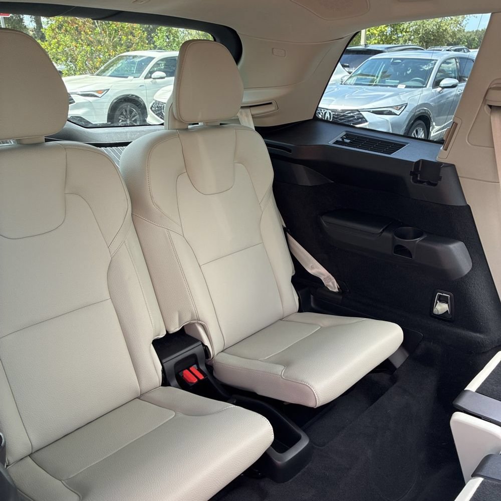 Used 2022 Volvo XC90 T6 Momentum w/ Advanced Package AWD/4WD image 8