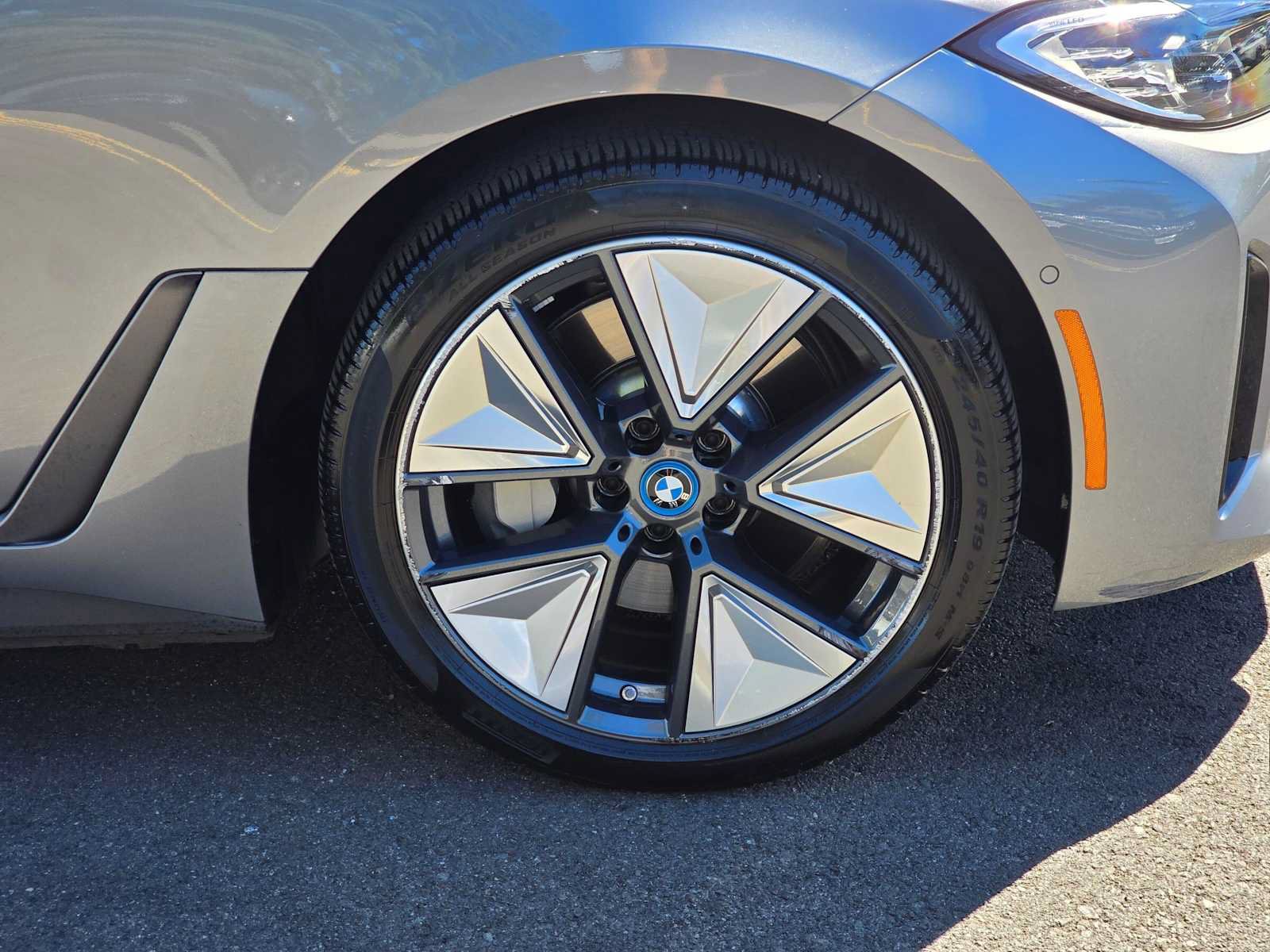 Used 2023 BMW i4 eDrive40 RWD image 9