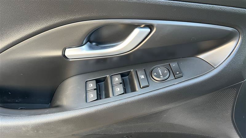 Used 2018 Hyundai Elantra GT FWD image 19