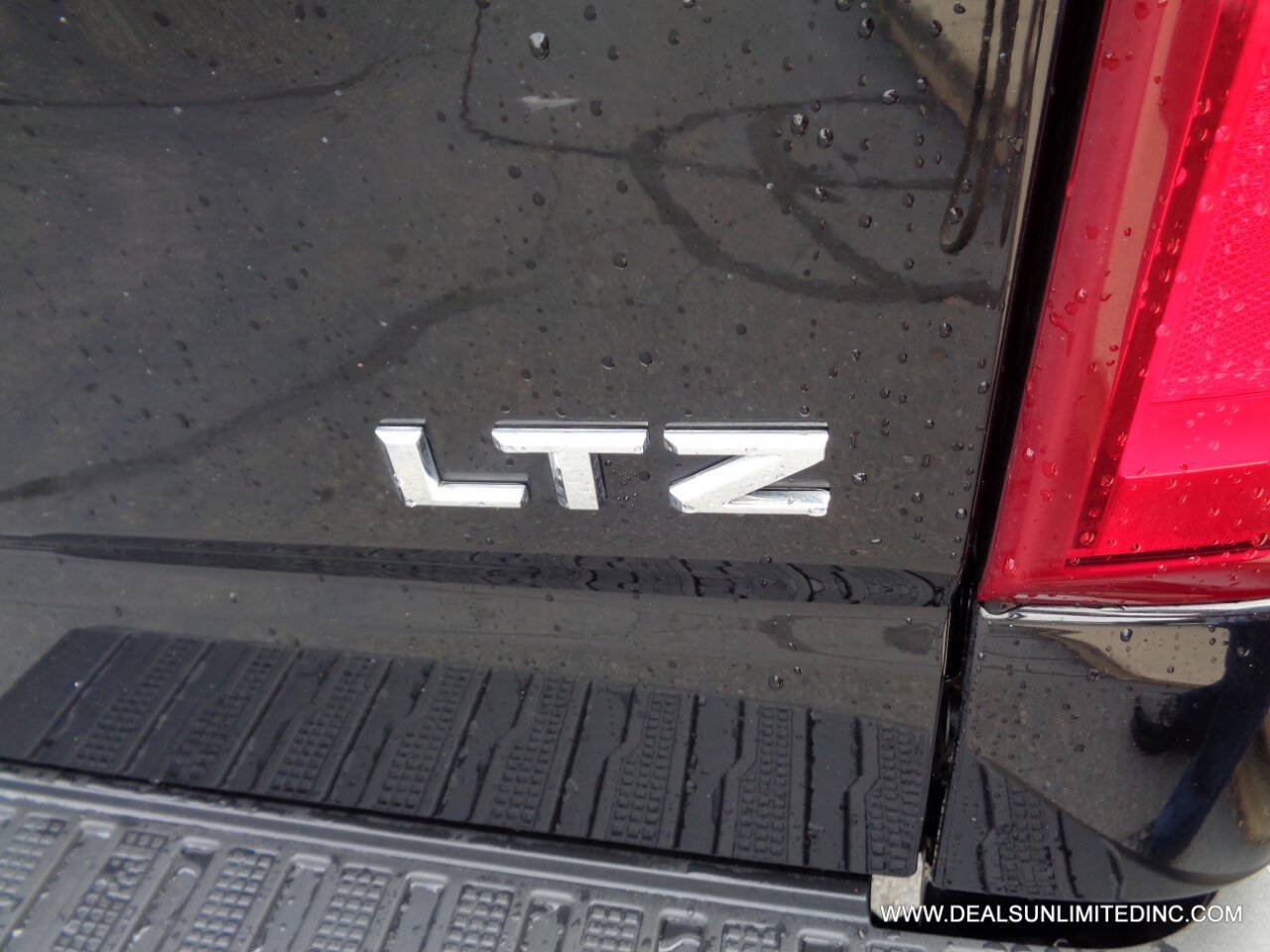 Used 2024 Chevrolet Silverado 1500 LTZ w/ LTZ Premium Package AWD/4WD image 6
