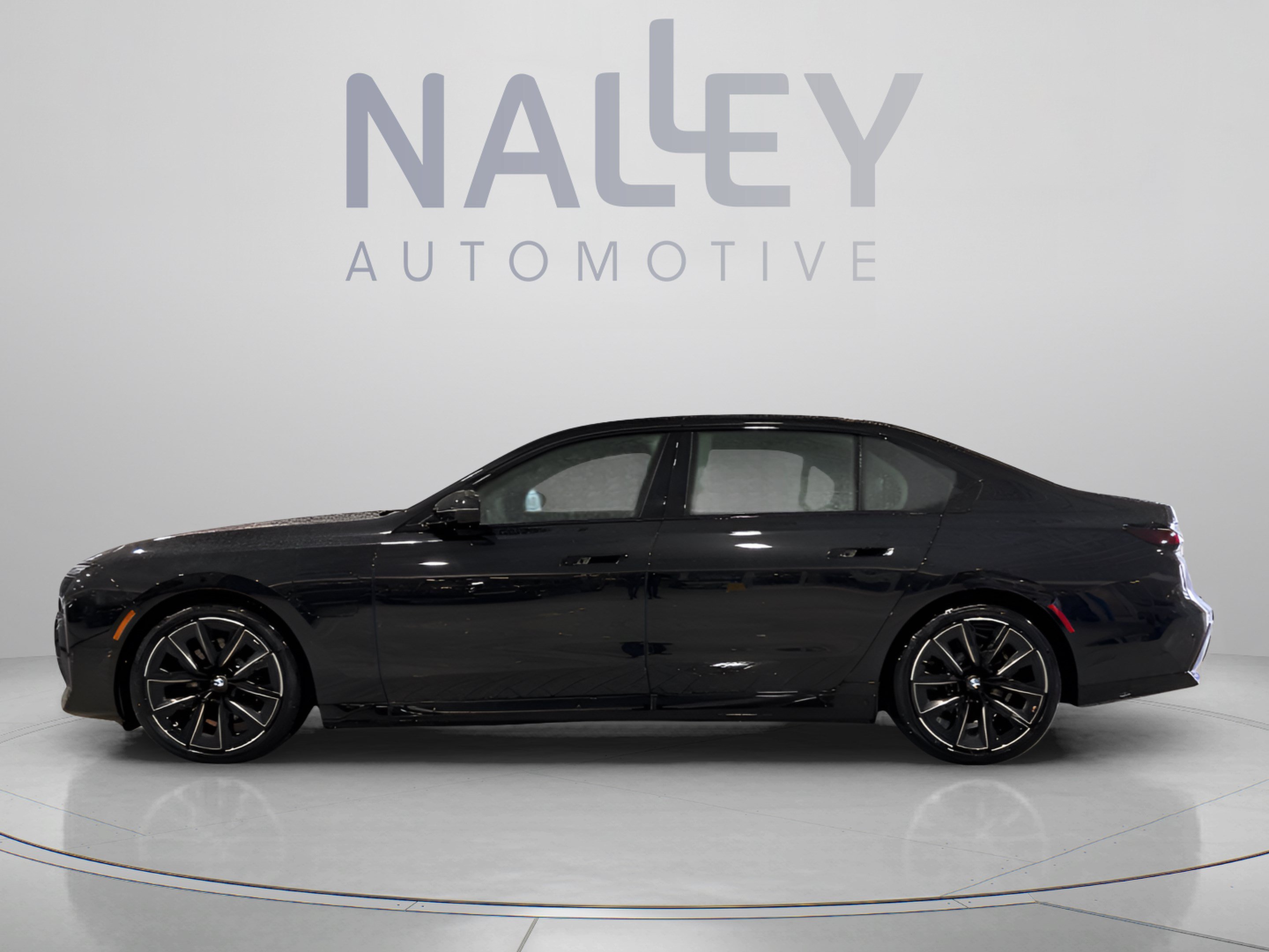 Used 2026 BMW 750e xDrive w/ Executive Package AWD/4WD image 5