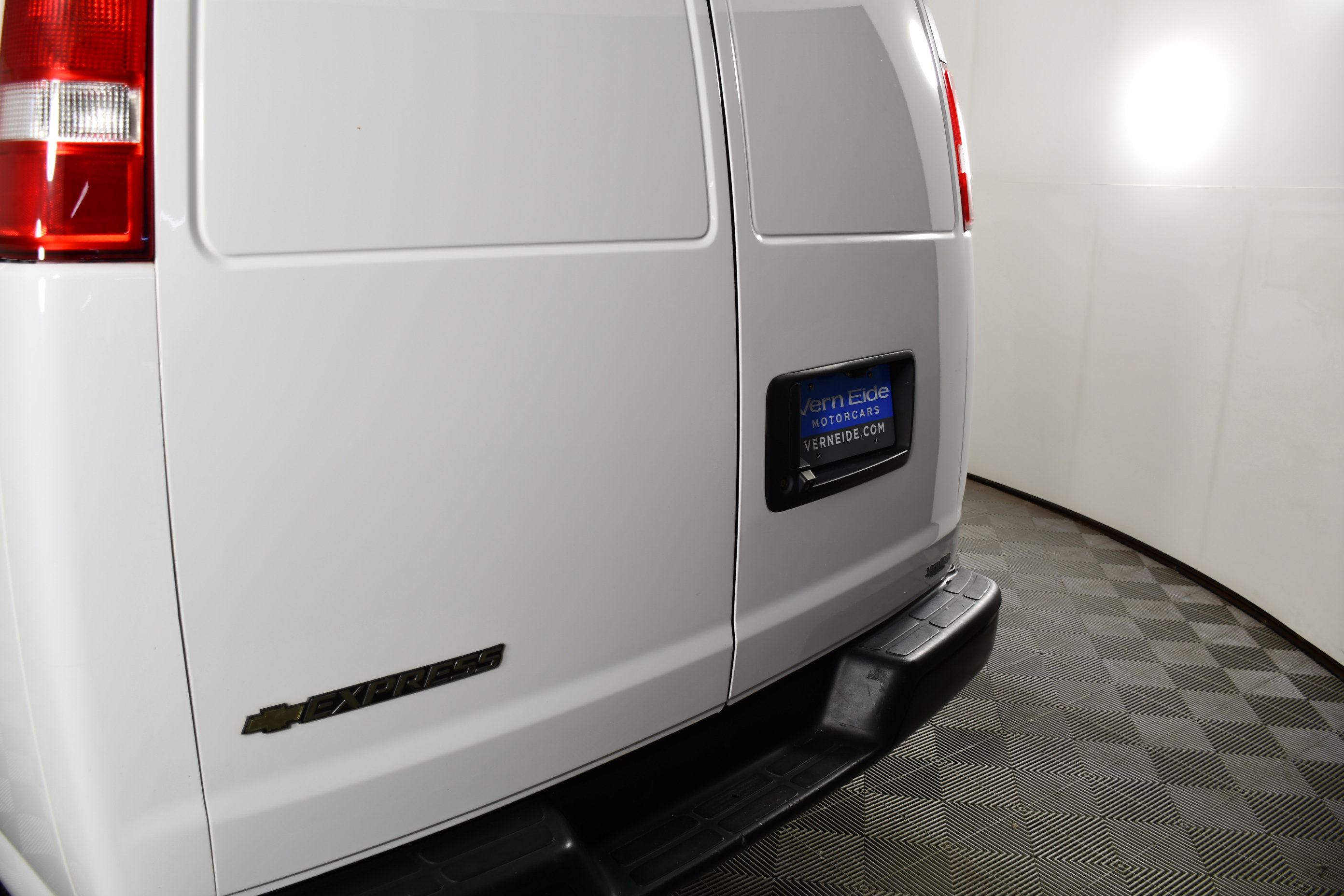 Used 2020 Chevrolet Express 2500 w/ Driver Convenience Package RWD image 15