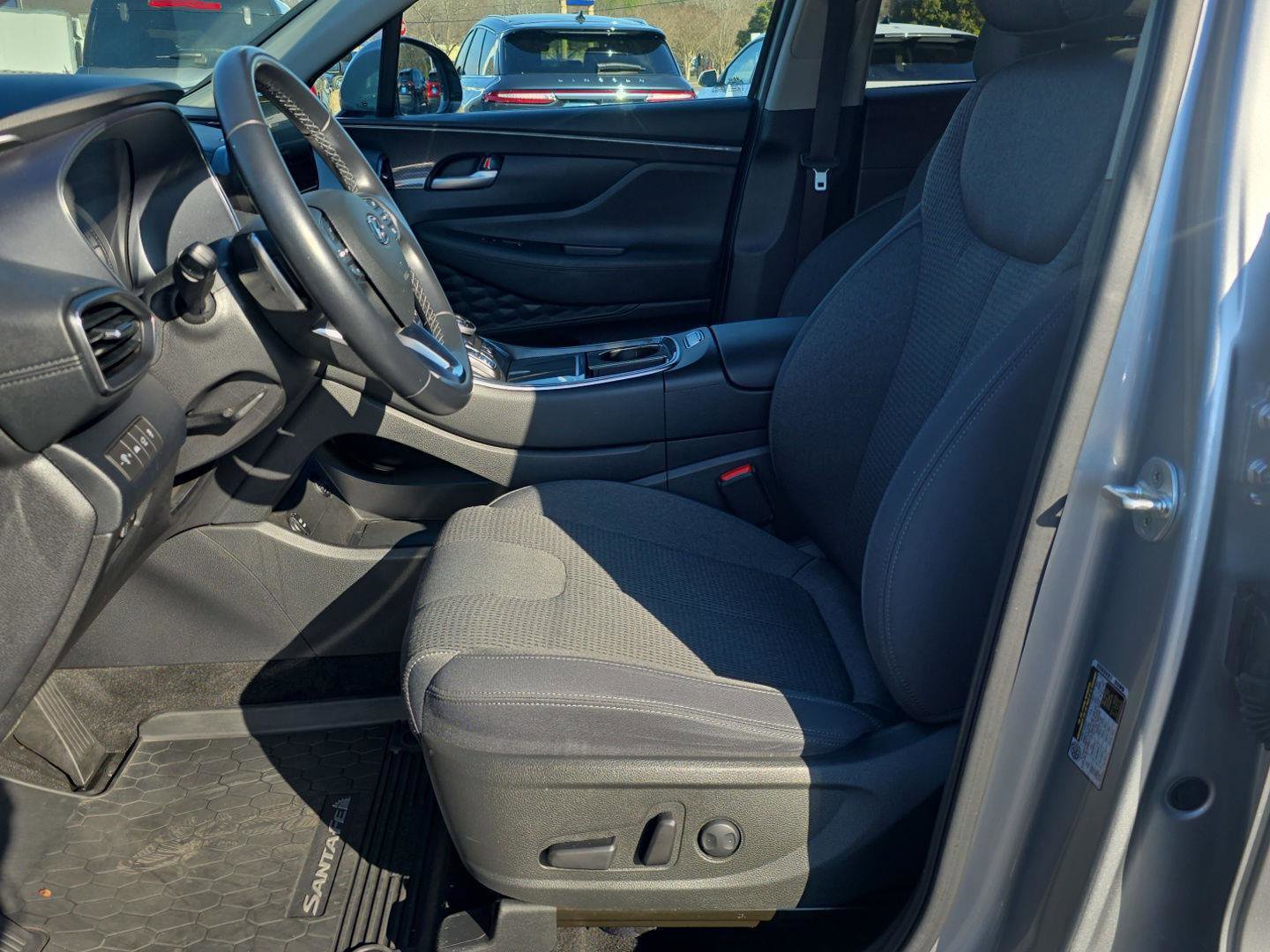 Used 2023 Hyundai Santa Fe SEL w/ Winter Weather Package image 17