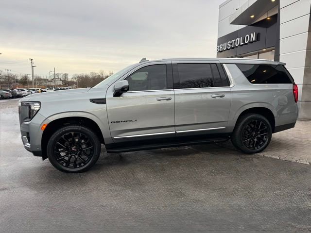 Used 2024 GMC Yukon XL Denali w/ Advanced Technology Package image 8