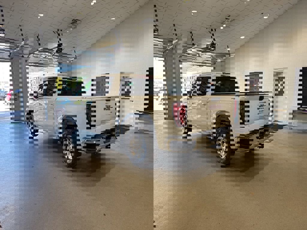 New 2026 GMC Sierra 1500 SLE image 8