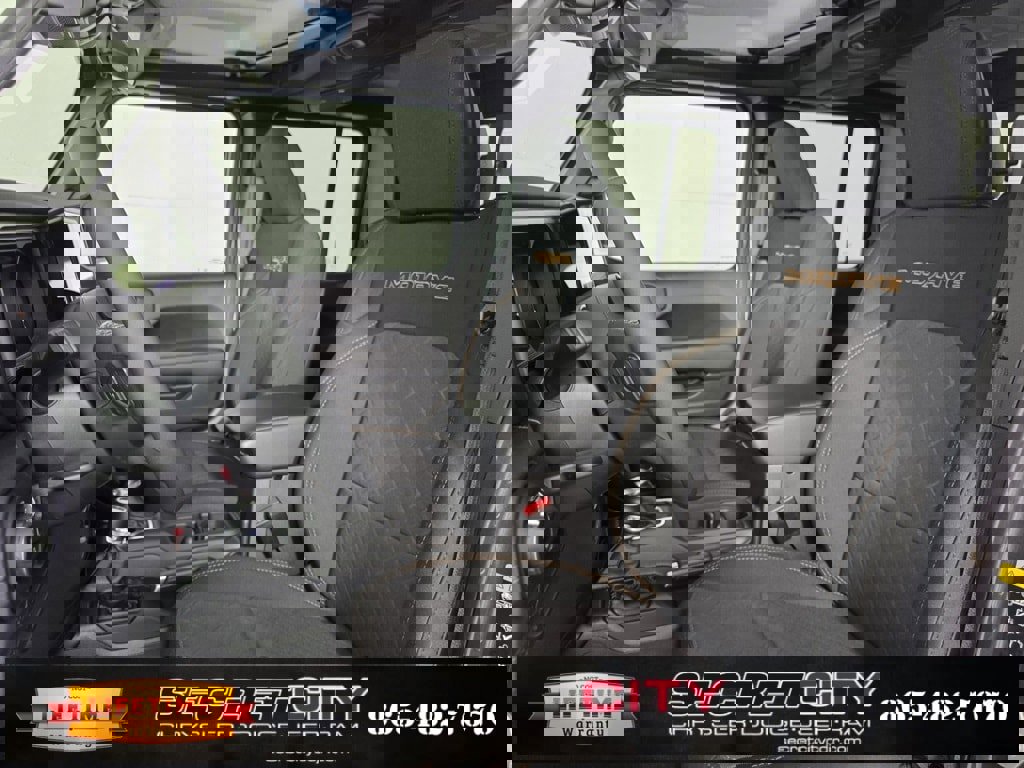 New 2025 Jeep Gladiator Mojave image 10