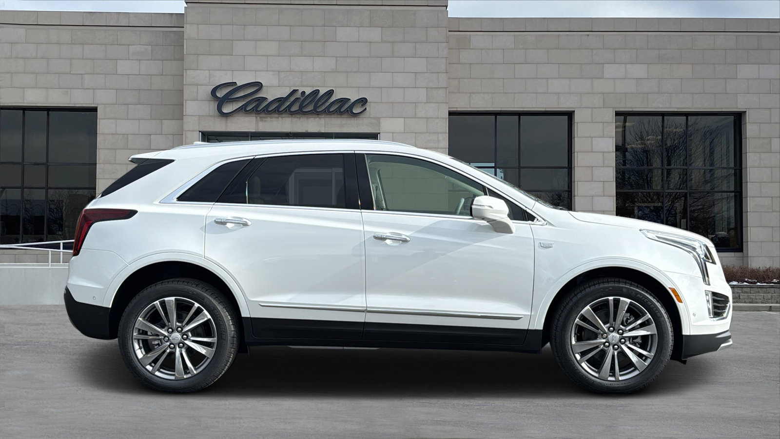 New 2026 Cadillac XT5 Premium Luxury image 2
