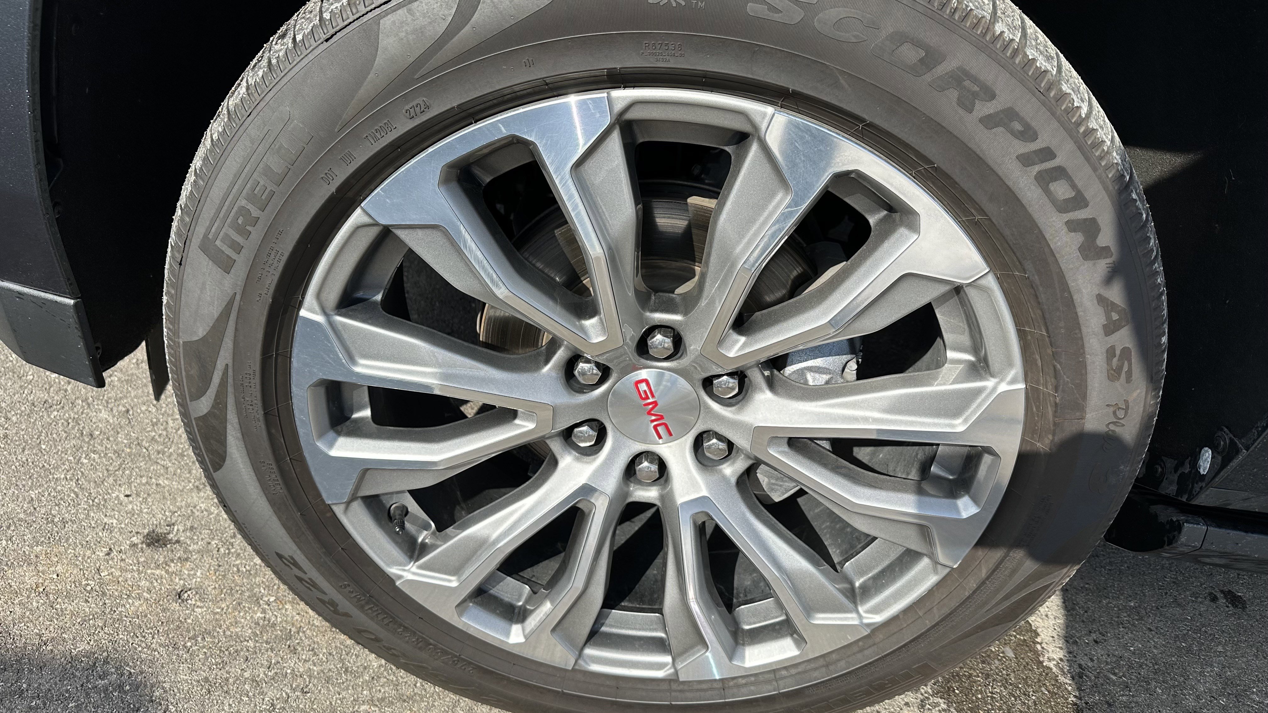 Used 2021 GMC Yukon Denali w/ Denali Premium Package image 13