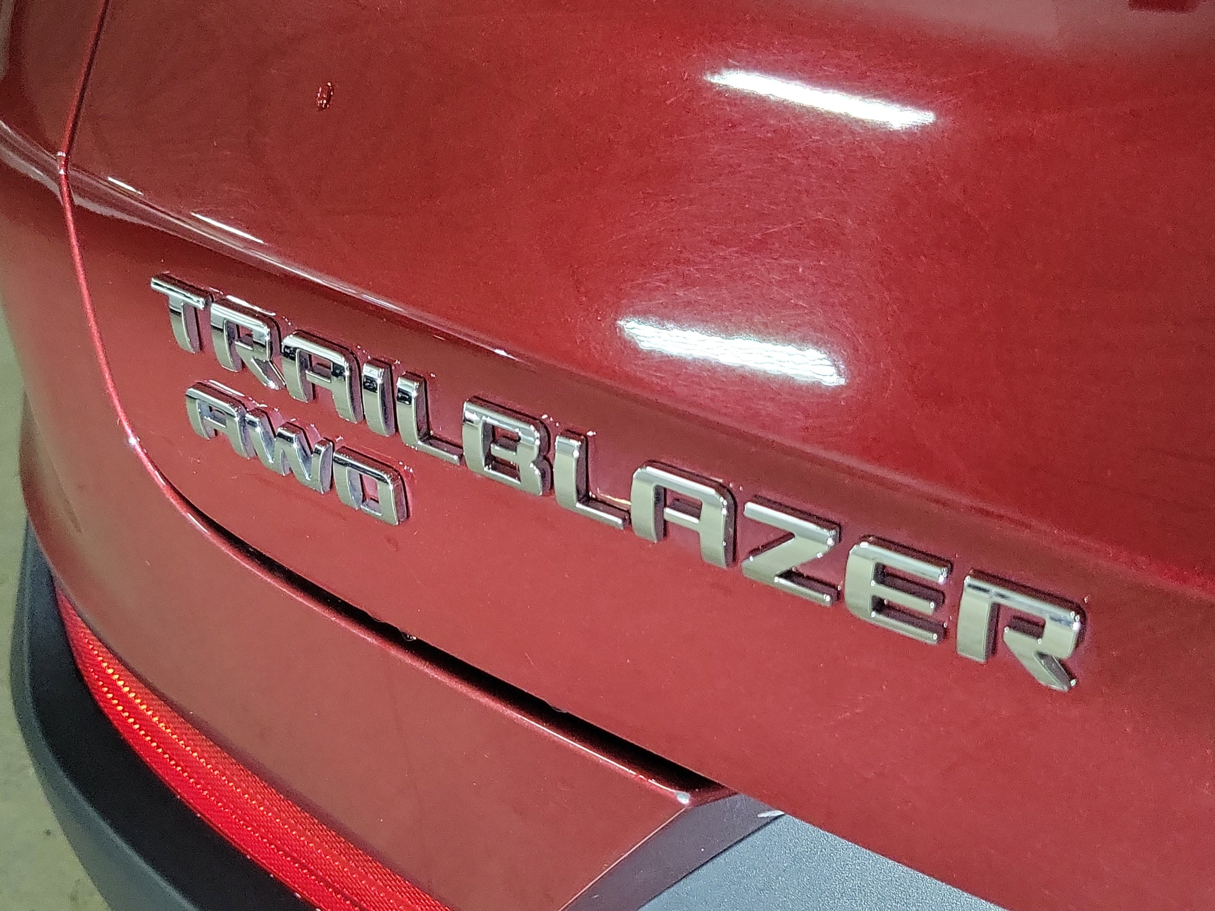 Used 2025 Chevrolet TrailBlazer LT AWD/4WD image 8