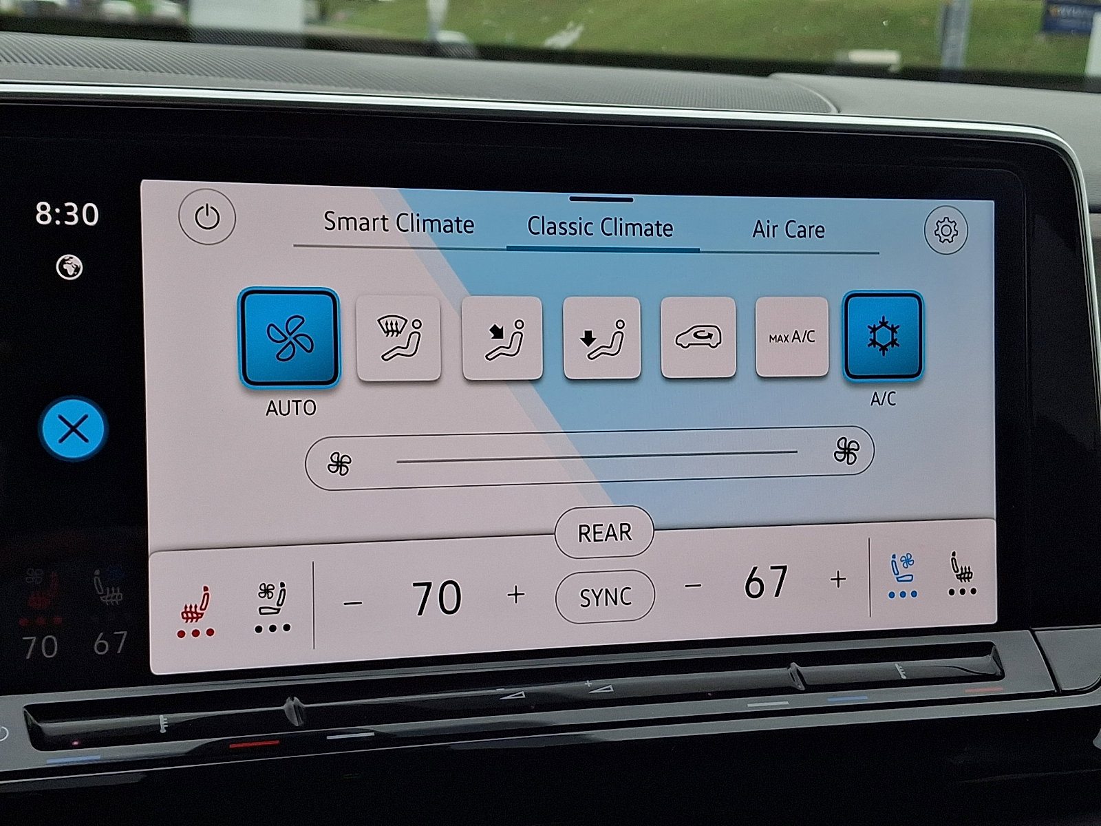 Used 2024 Volkswagen Atlas SE image 16