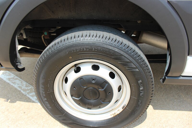 Used 2024 Ford Transit 250 148 Medium Roof w/ Load Area Protection Package RWD image 30