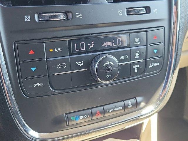 Used 2014 Chrysler Town & Country Touring image 30