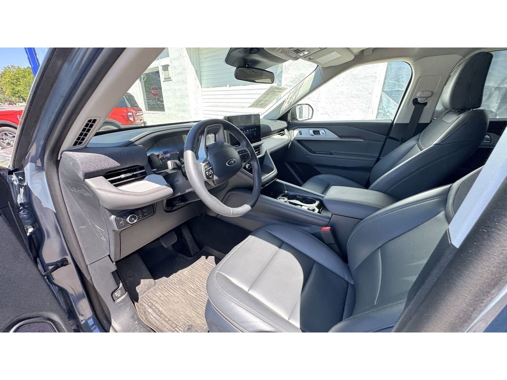 Used 2025 Ford Explorer Active w/ Active Comfort Package image 17