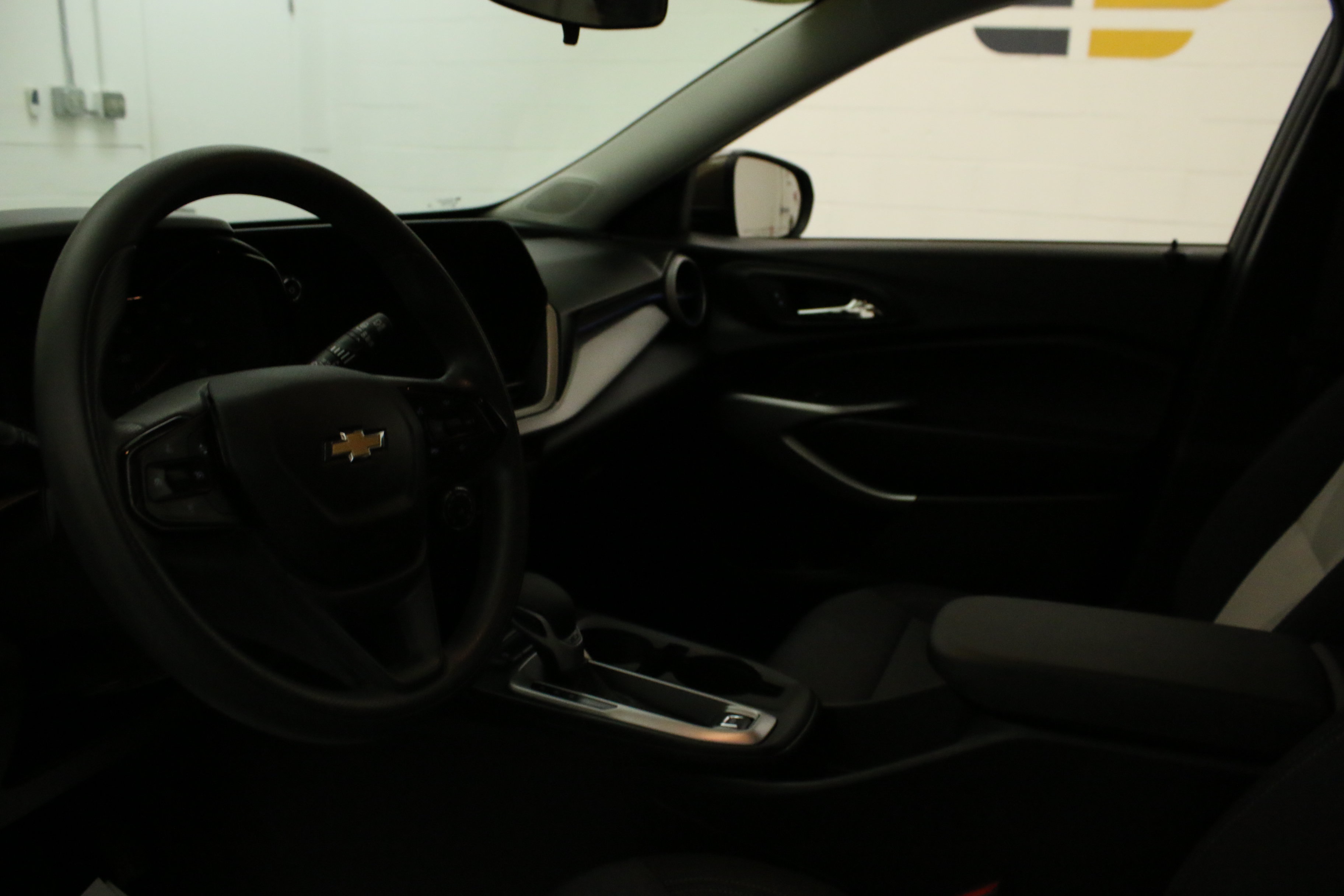 Used 2024 Chevrolet Trax LS w/ LS Convenience Package FWD image 29