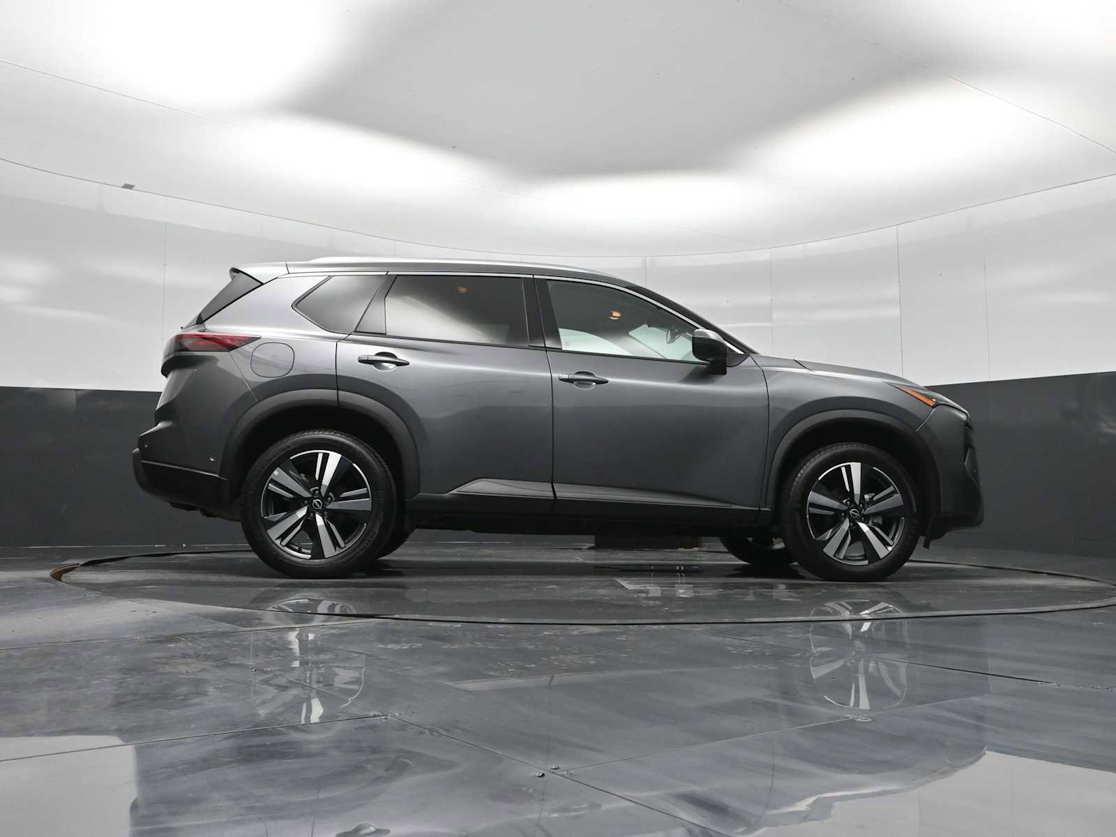 Used 2024 Nissan Rogue SL image 25