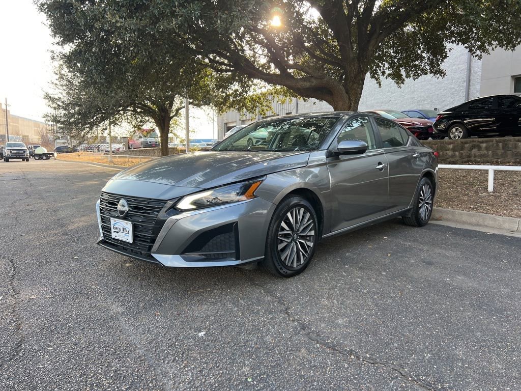 Used 2023 Nissan Altima 2.5 SV image 3