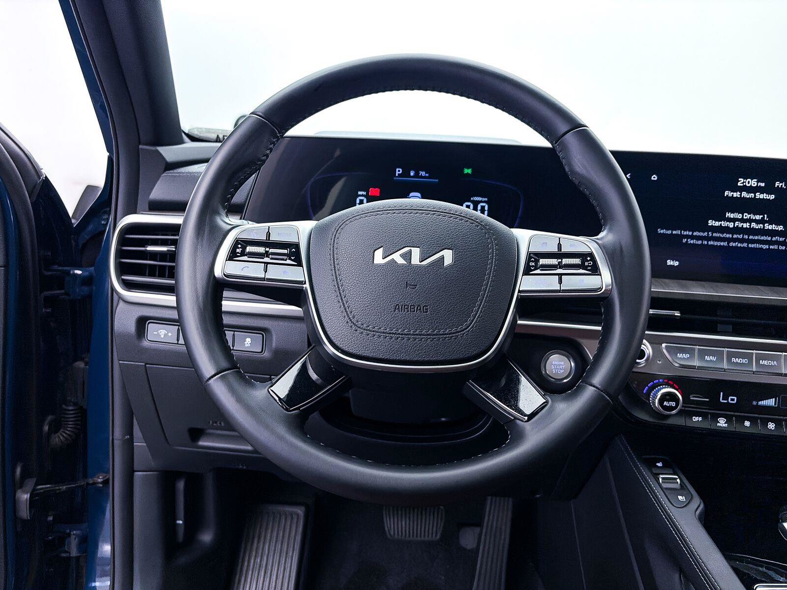 Used 2024 Kia Telluride EX w/ EX Captain's Chair Package FWD image 22