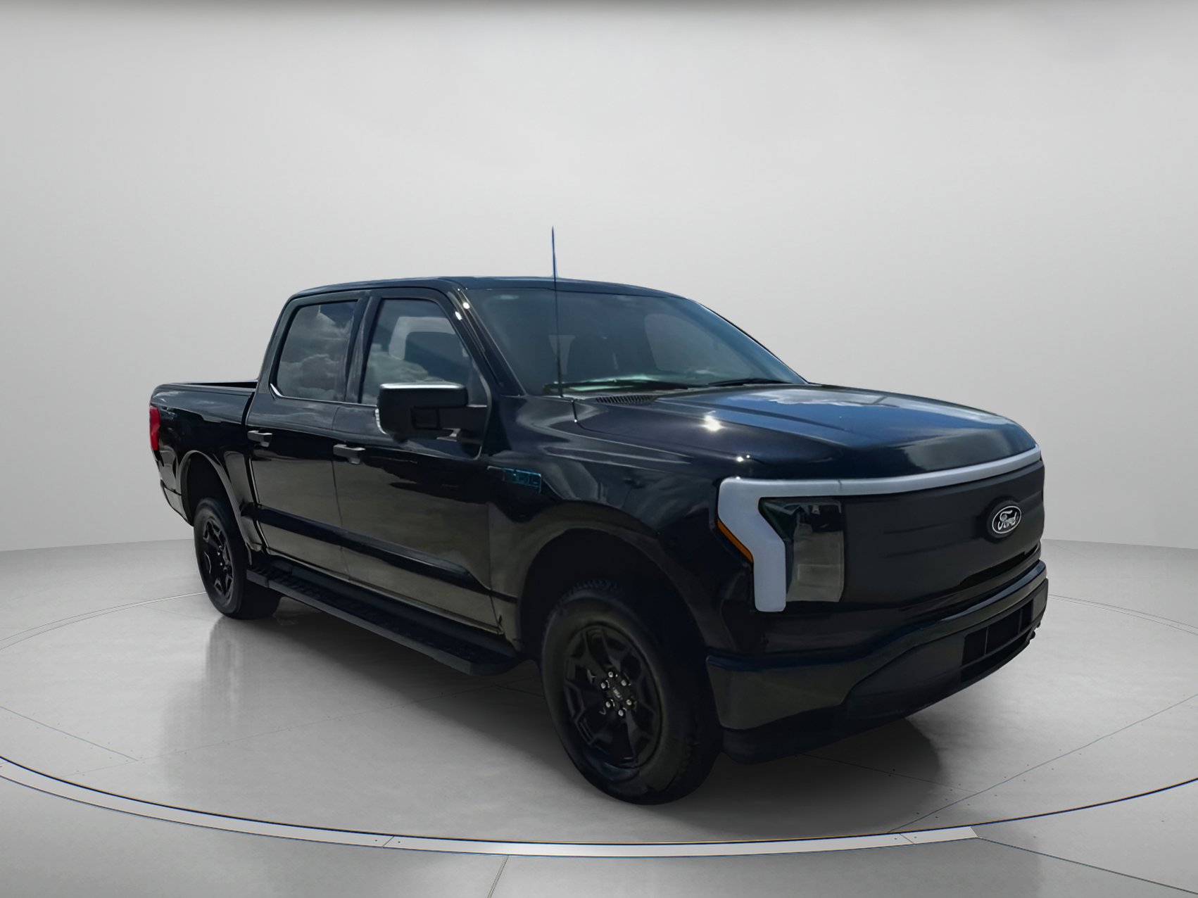 Used 2025 Ford F150 Lightning XLT image 3