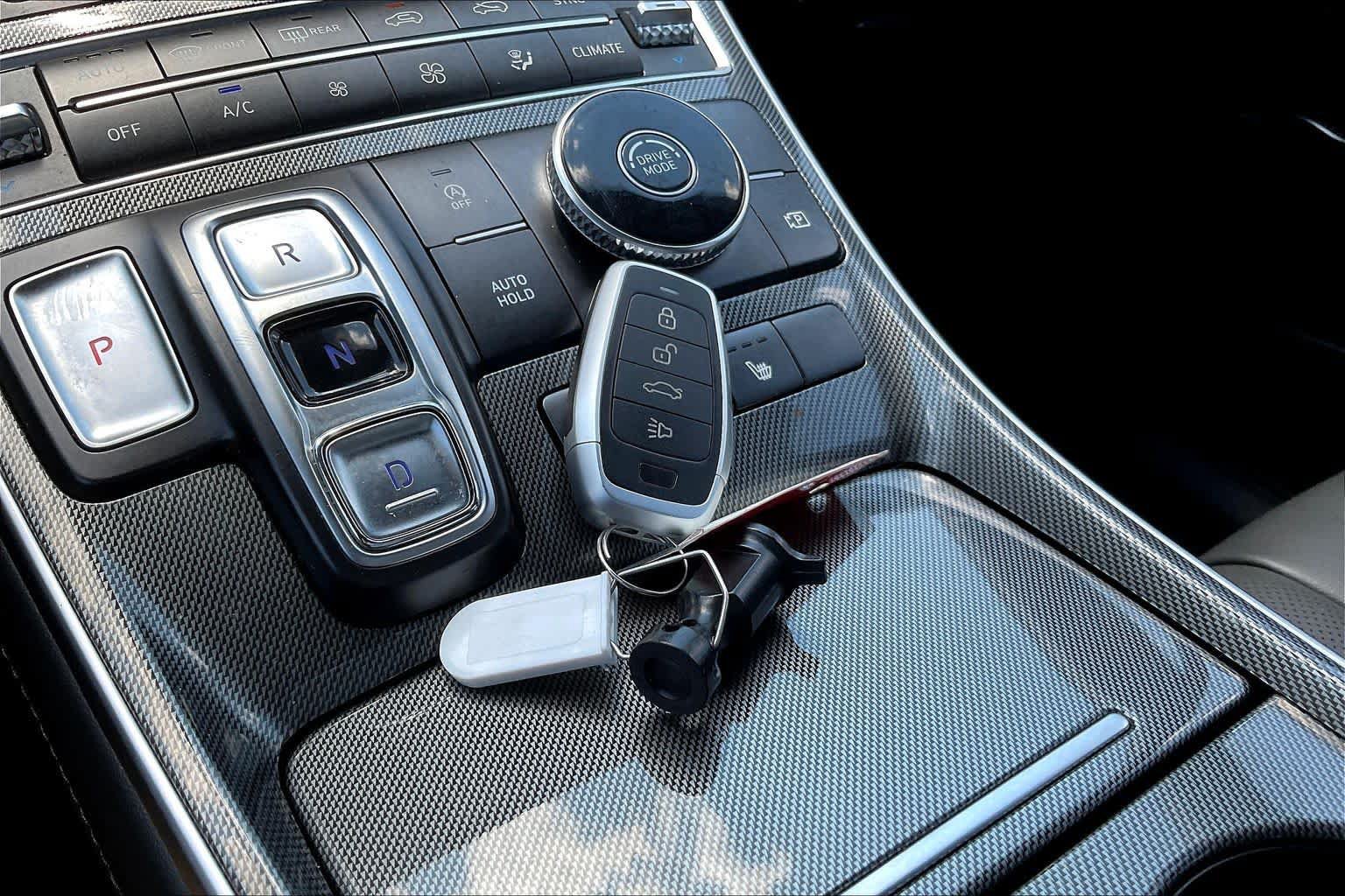 Used 2023 Hyundai Santa Fe SEL w/ Premium Package FWD image 15