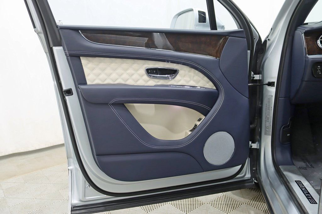 Used 2022 Bentley Bentayga image 37