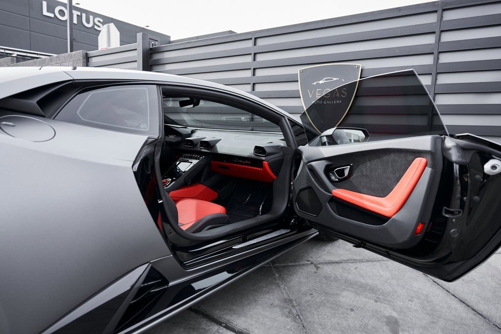 Used 2023 Lamborghini Huracan EVO image 32