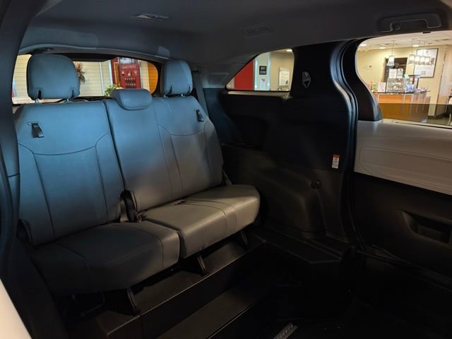 Used 2025 Toyota Sienna XLE image 15