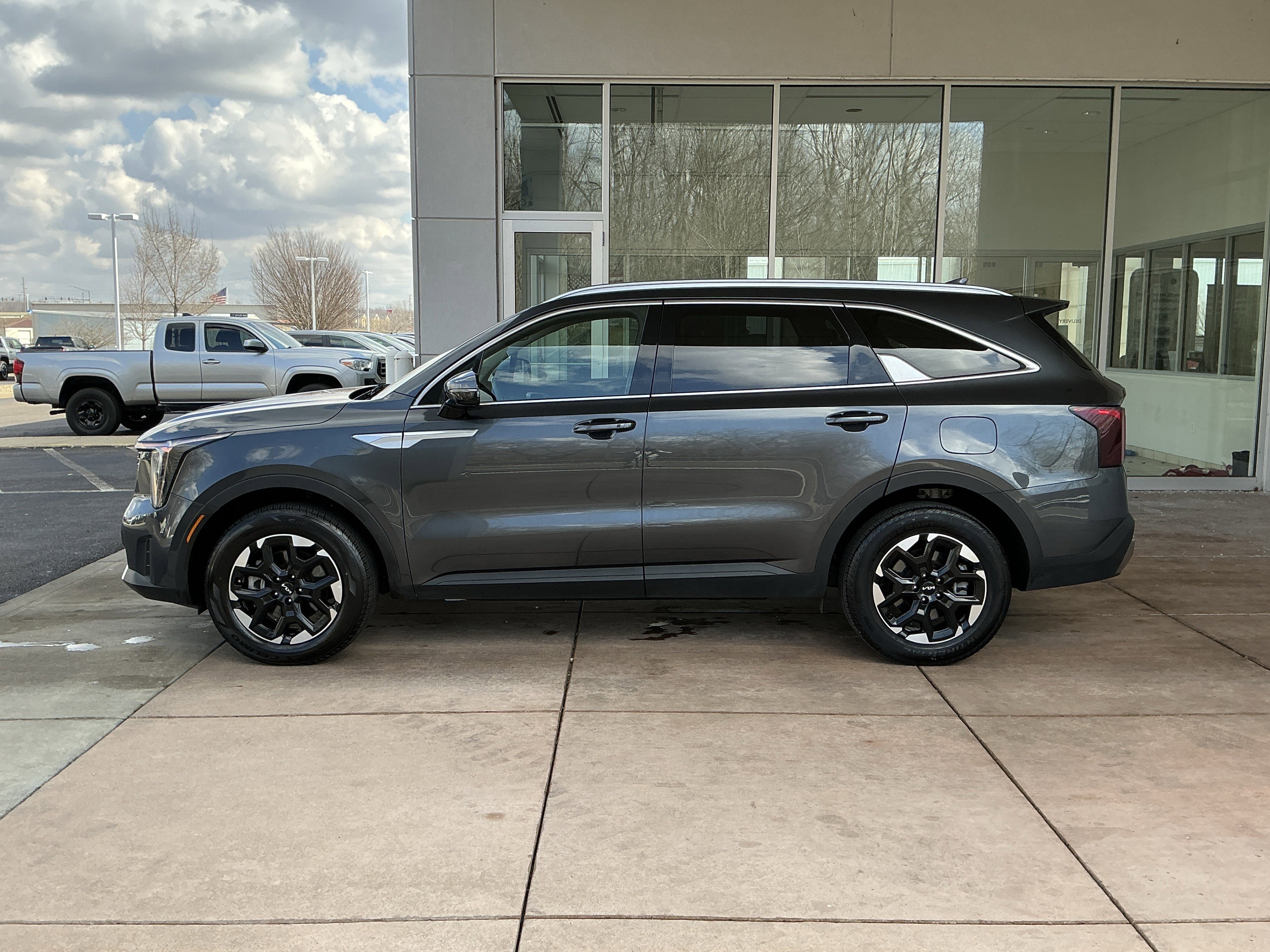 Used 2024 Kia Sorento S image 19