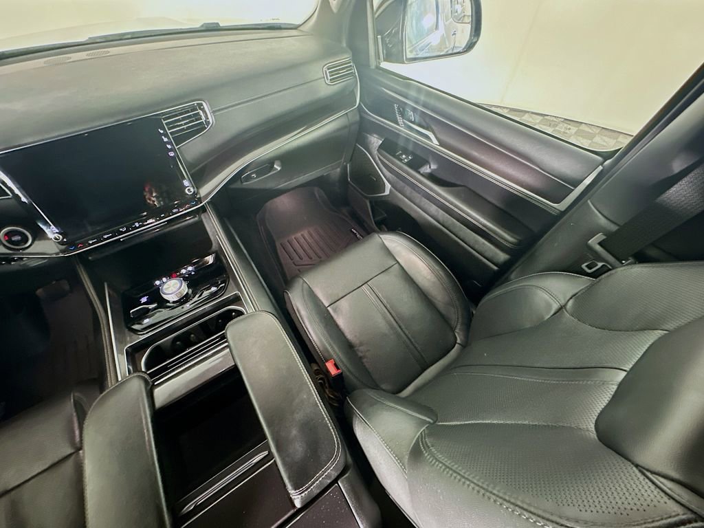 Used 2023 Jeep Wagoneer 4WD w/ Premium Group I image 11