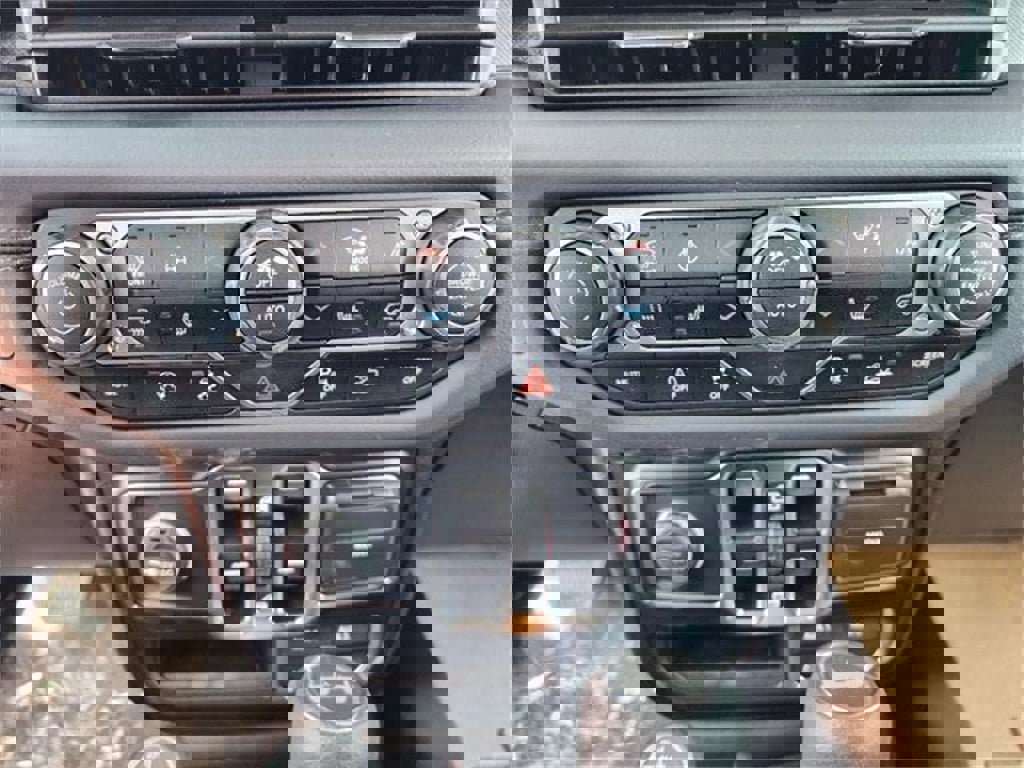 New 2025 Jeep Wrangler Unlimited Sahara w/ Dual Top Group image 20