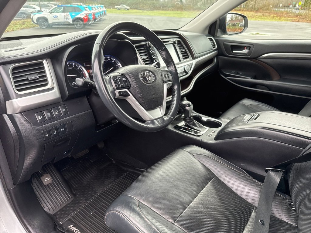 Used 2018 Toyota Highlander Limited Platinum image 16