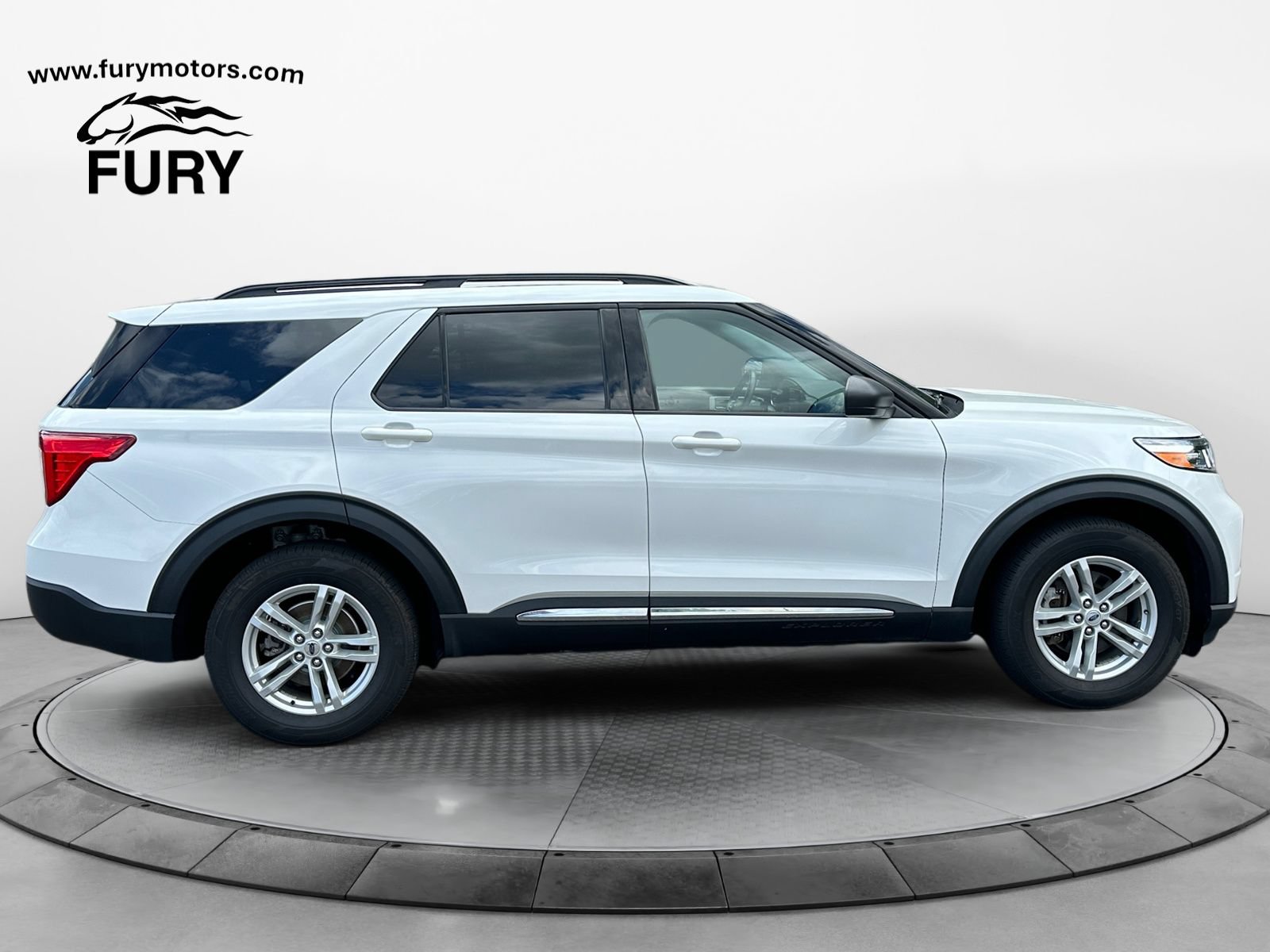 Used 2022 Ford Explorer XLT AWD/4WD image 2