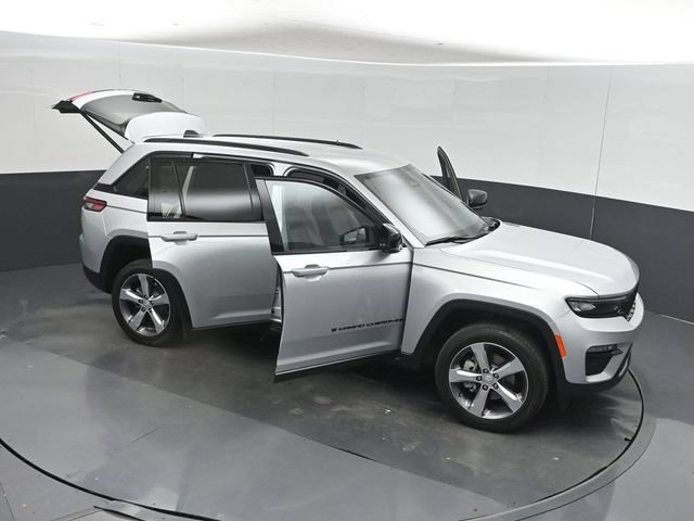 Used 2025 Jeep Grand Cherokee Limited w/ Black Appearance Package AWD/4WD image 63